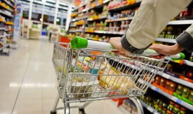 Sindikalna potrošačka korpa za novembar 2025.: Prosječna plata pokriva manje od polovice troškova života