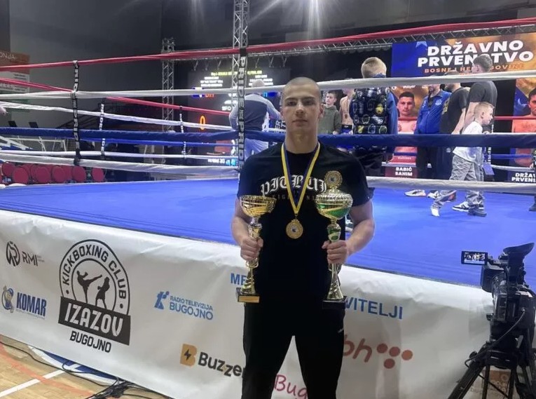 Dominacija u ringu: Amir Falan osvojio zlato i titulu najboljeg na prvenstvu BiH u Bugojno