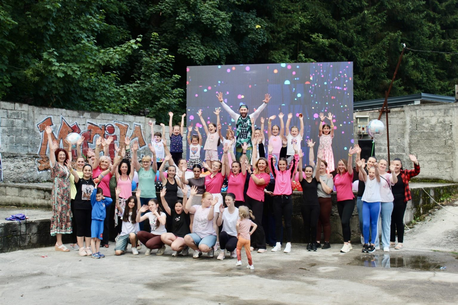 Odlična atmosfera na Zumba večeri u okviru IX VAART Festivala: FitZona Vareš spojila edukaciju, sport i zabavu