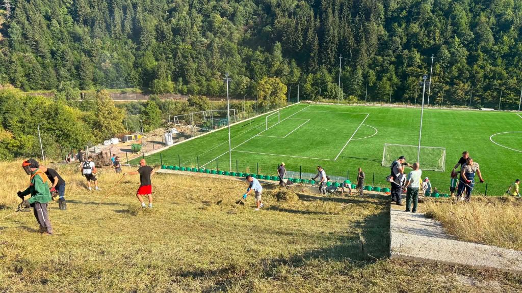 Kad se Vareš ujedini: Zajedničkim snagama uređen stadion NK Vareš