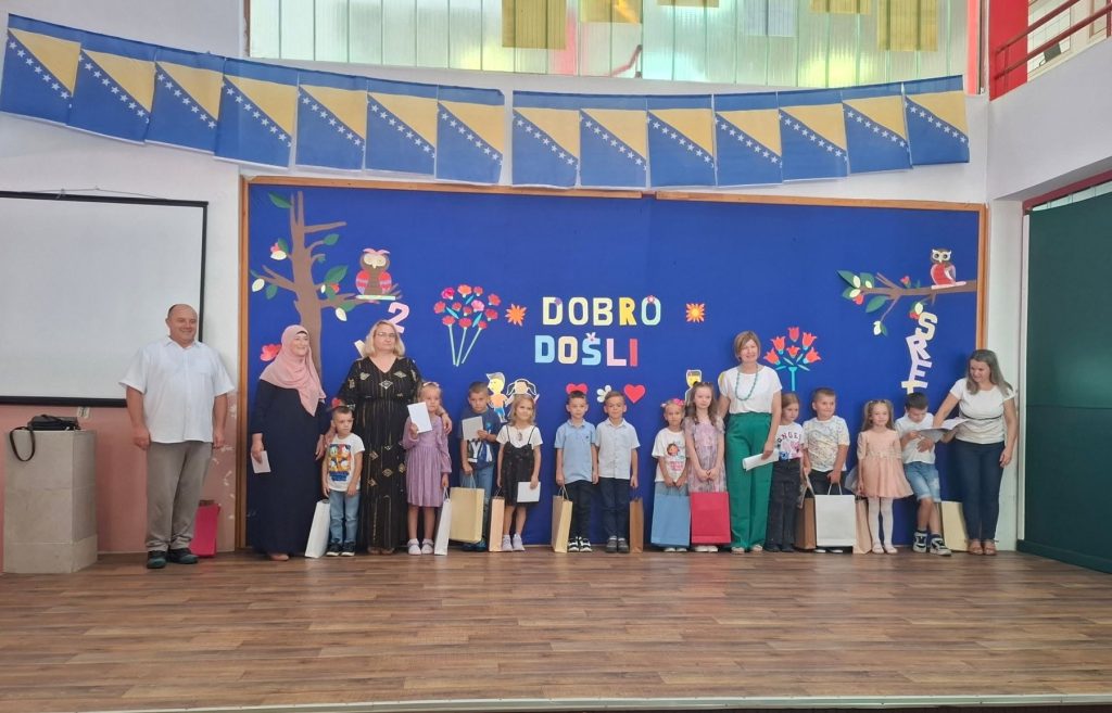 JU OŠ „Vareš Majdan“ dočekala novu generaciju prvačića