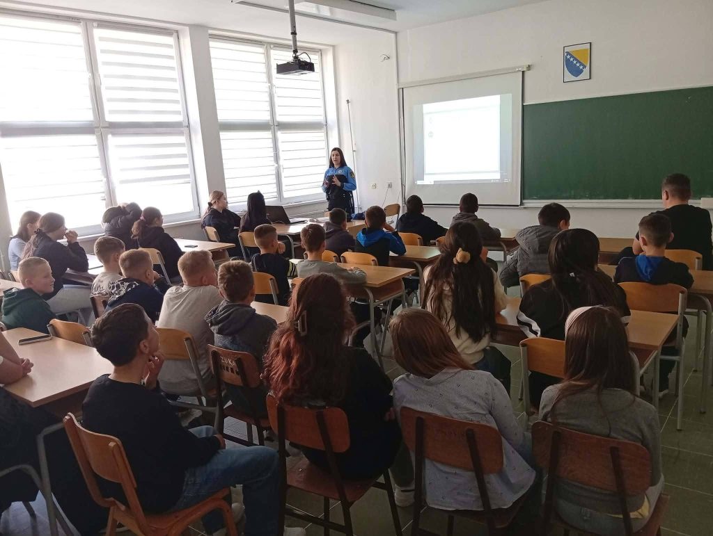 Učenici OŠ Vareš Majdan učili kako prepoznati i spriječiti vršnjačko nasilje