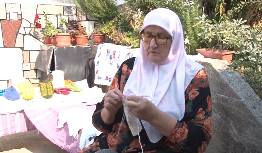 (VIDEO) Vrijedne ruke Naile Ibrišimović iz Mijakovića čuvaju tradiciju bosanskog ručnog rada